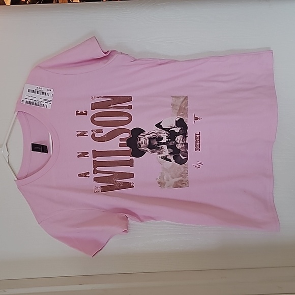 Anne Wilson Tshirt - Picture 2 of 6